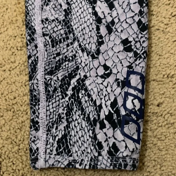 Lorna Jane Mid-Rise Cropped Blue Snakeskin Legging S - Picture 7 of 11